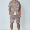 Ensemble short et chemise a motifs géométriques