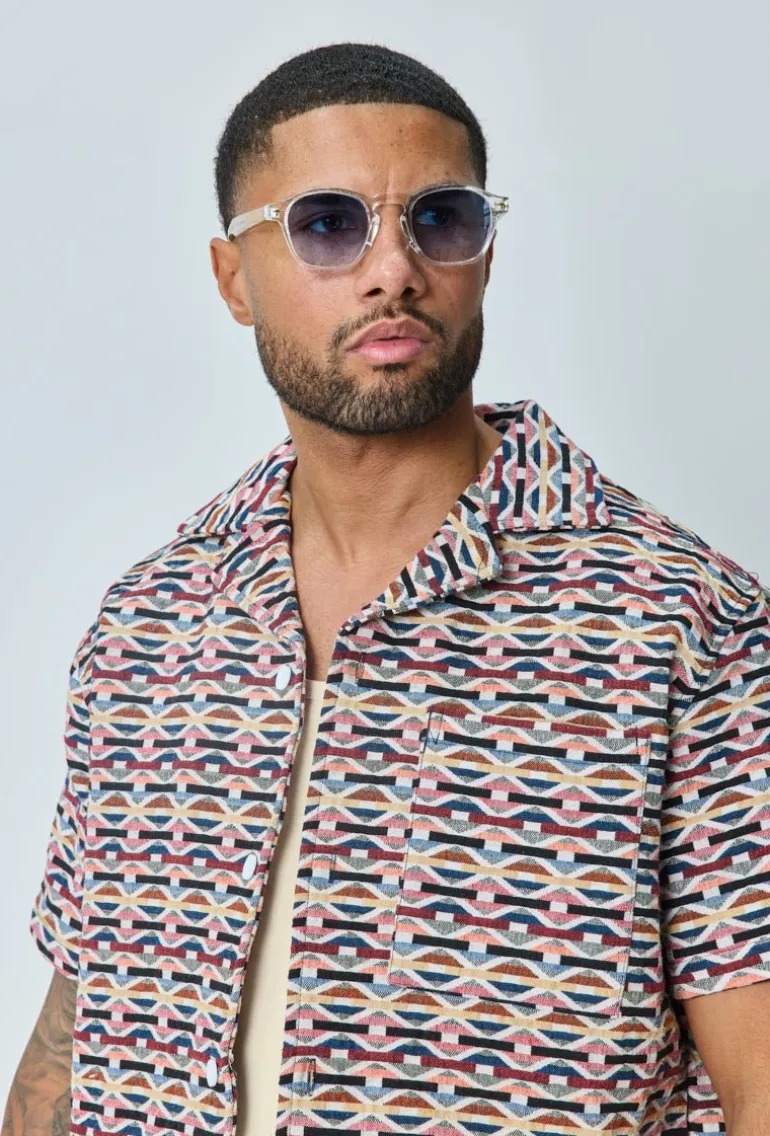 Ensemble short et chemise a motifs géométriques