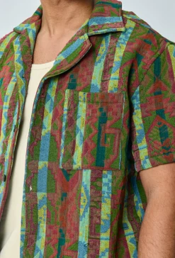 Ensemble short et chemise manche courte a motifs géométriques