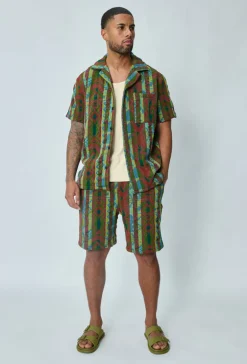 Ensemble short et chemise manche courte a motifs géométriques