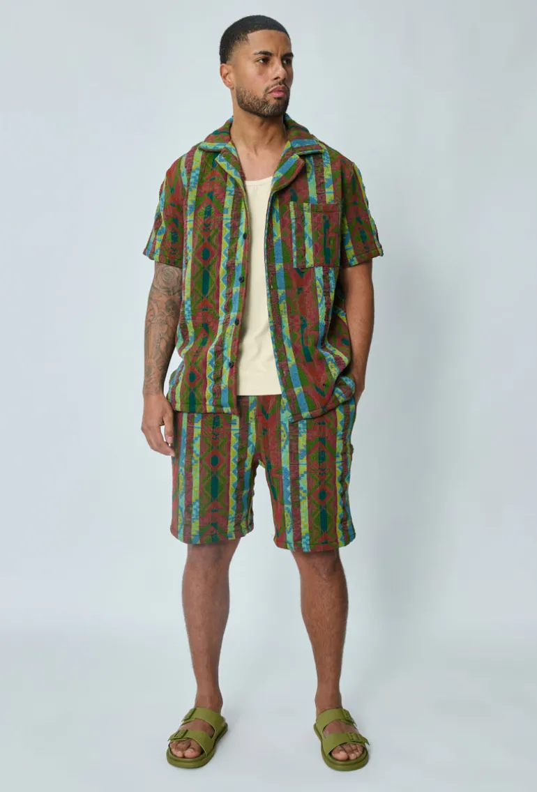 Ensemble short et chemise manche courte a motifs géométriques