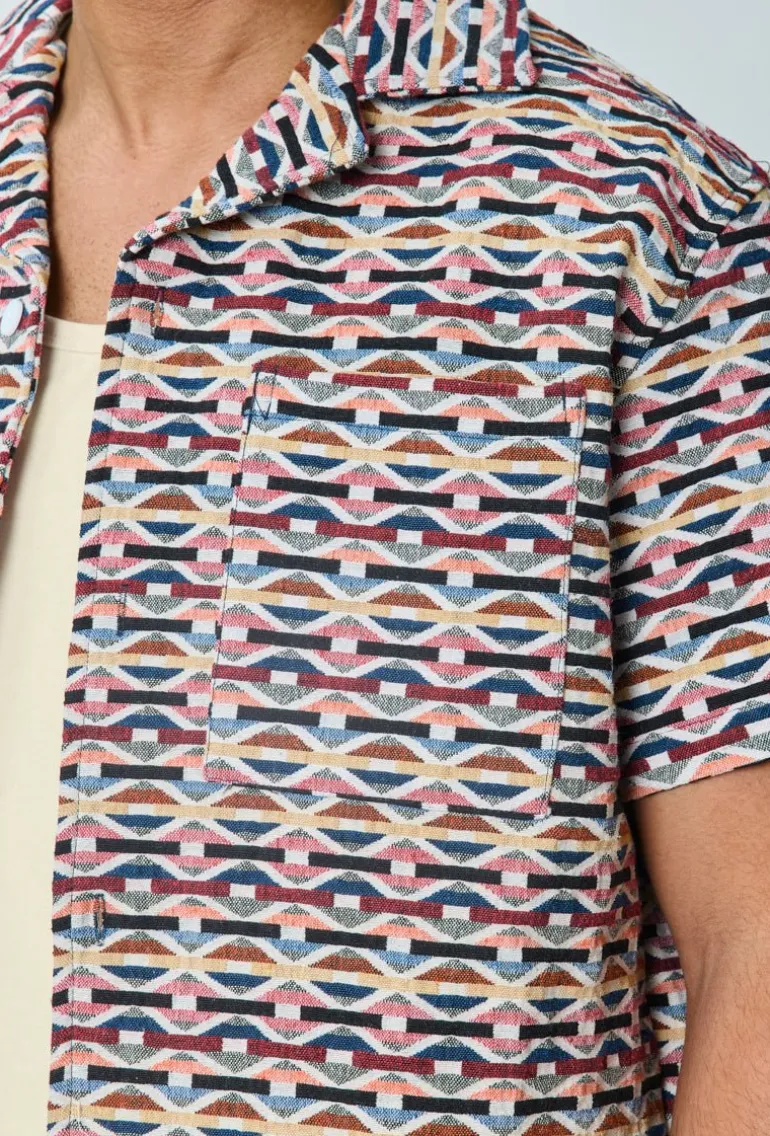 Ensemble short et chemise a motifs géométriques