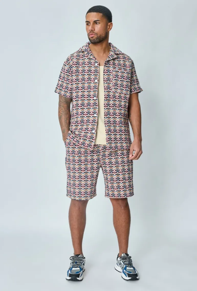 Ensemble short et chemise a motifs géométriques