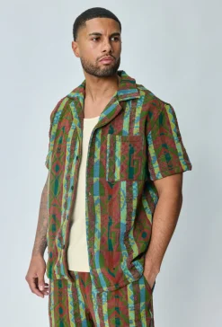 Ensemble short et chemise manche courte a motifs géométriques