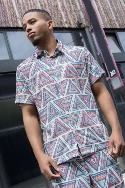 Ensemble tribal géométrique