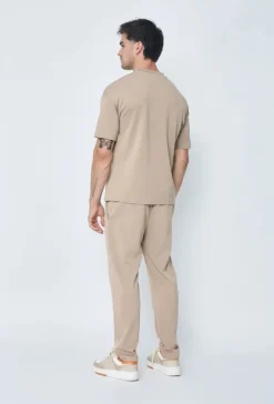 Ensemble uni t-shirt et pantalon