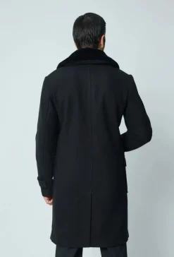 Manteau boutonné col à fourrure