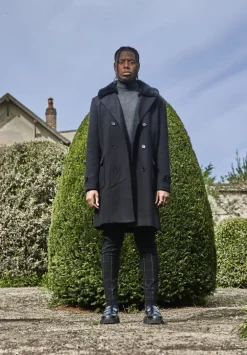 Manteau boutonné col à fourrure