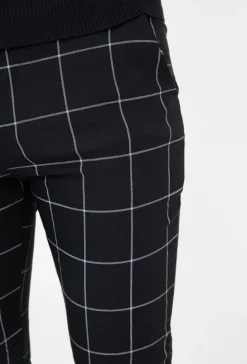 Pantalon à carreaux : style tendance pour homme