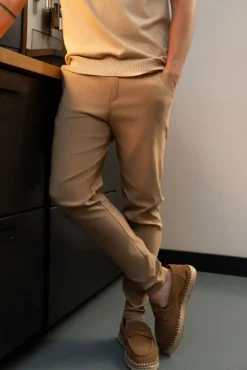 Pantalon chino classique uni