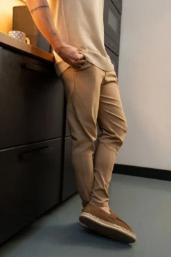 Pantalon chino classique uni
