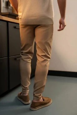 Pantalon chino classique uni