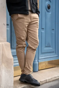 Pantalon chino classique uni