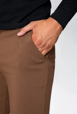 Pantalon chino tendance uni
