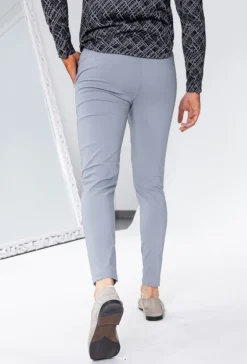 Pantalon chino tendance uni
