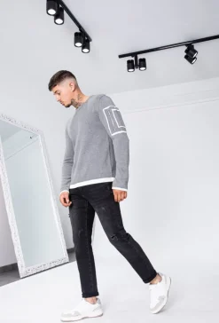 Pull à manches longues avec design carré et zip sur la manche