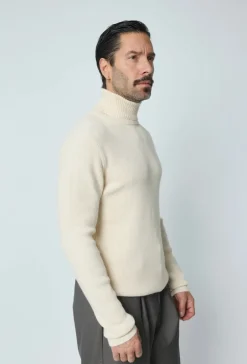 Pull col roulé maille cotelé