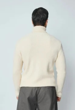 Pull col roulé maille cotelé