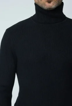 Pull col roulé maille cotelé