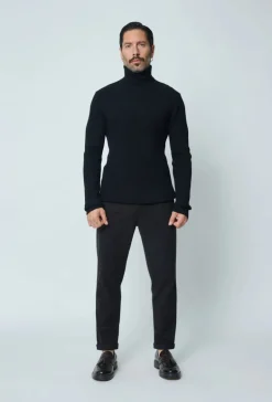 Pull col roulé maille cotelé