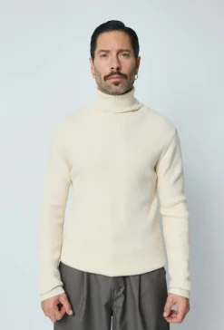 Pull col roulé maille cotelé