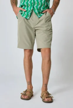 Short chino classique à coupe ajustée
