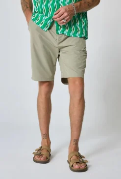 Short chino classique à coupe ajustée