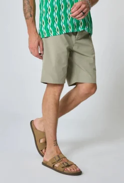 Short chino classique à coupe ajustée