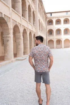 Short chino uni léger stretch et très confortable