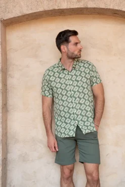Short chino uni léger stretch et très confortable
