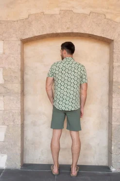 Short chino uni léger stretch et très confortable