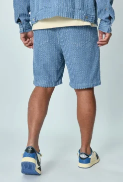 Short droit à motifs troués
