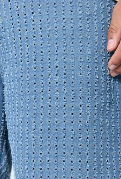 Short droit à motifs troués