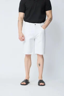Short élégant en tissu clair