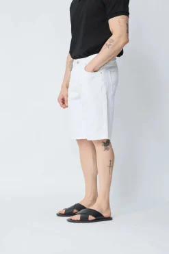 Short élégant en tissu clair