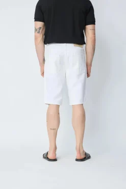 Short élégant en tissu clair