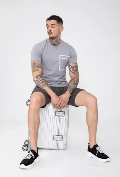 T-shirt à motif réfléchissant