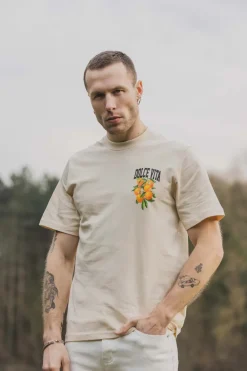 T-shirt beige à manches courtes avec col rond