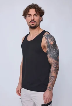 T-shirt débardeur côtelé slim qui épouse la silouette et met le coprs en valeur