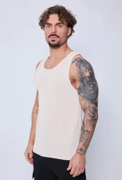 T-shirt débardeur côtelé slim qui épouse la silouette et met le coprs en valeur