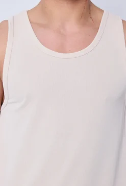 T-shirt débardeur côtelé slim qui épouse la silouette et met le coprs en valeur