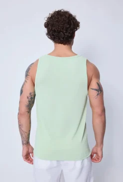 T-shirt débardeur côtelé slim qui épouse la silouette et met le coprs en valeur