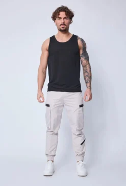 T-shirt débardeur côtelé slim qui épouse la silouette et met le coprs en valeur