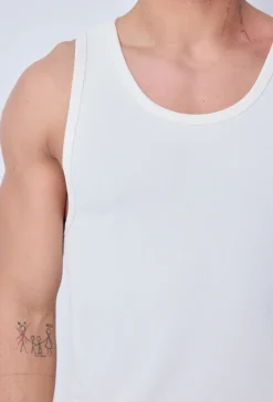 T-shirt débardeur côtelé slim qui épouse la silouette et met le coprs en valeur
