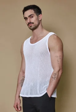 T-shirt uni sans manches trouée courtes