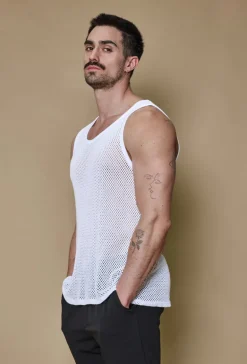 T-shirt uni sans manches trouée courtes
