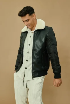 Veste matelassée avec un col à revers moumouté